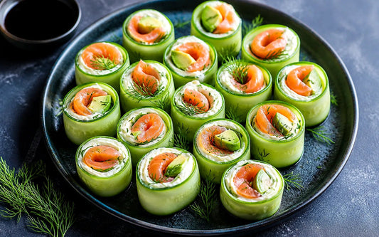 Keto Gurken-Sushi mit Lachs & Frischkäse - Keto-Anleitung.de